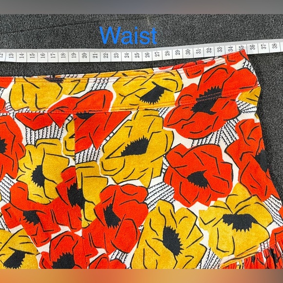 Yves Saint Laurent Poppy Print Crepe Shorts - Picture 10 of 12